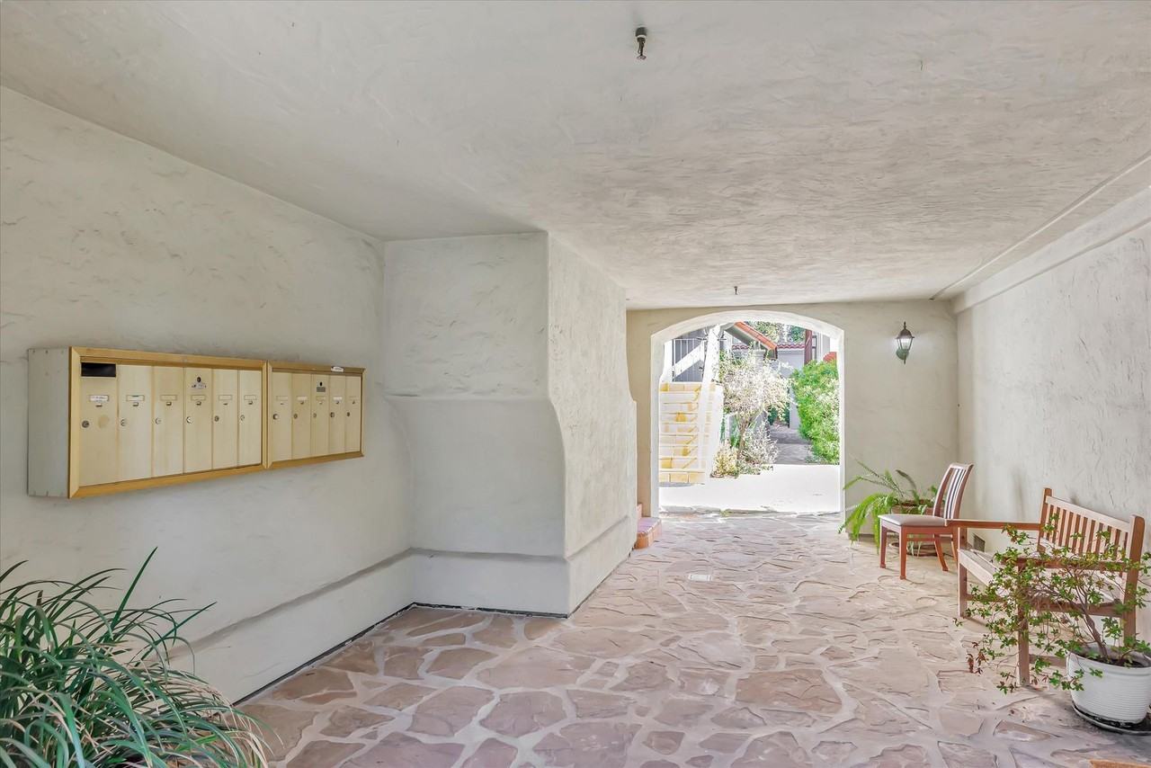 1235 Alma St - Photo 6 of 46