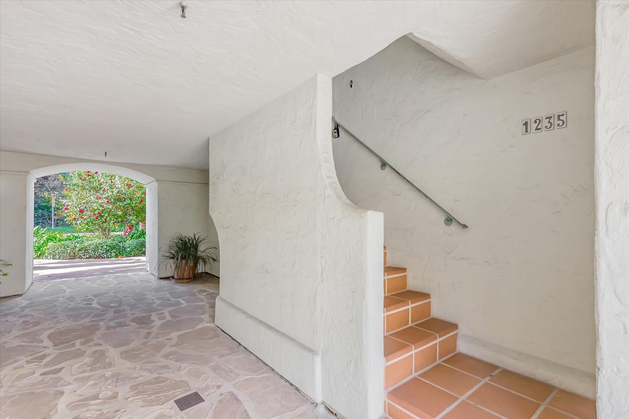 1235 Alma St - Photo 7 of 46