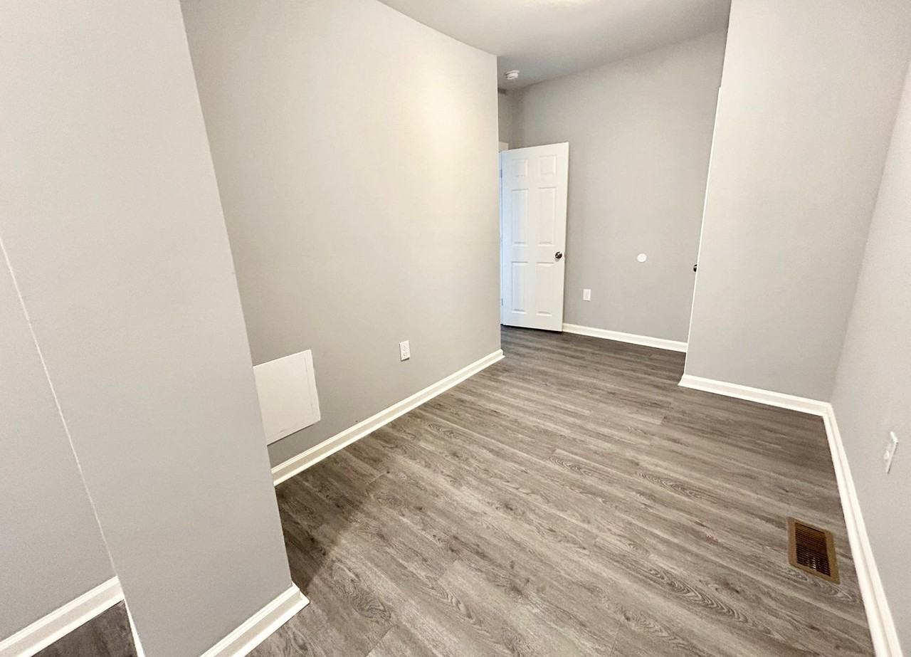 2210 E Sergeant St - Photo 3 of 7