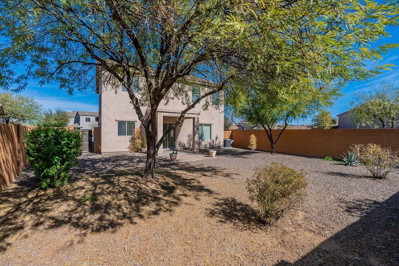 26043 W Potter Dr - Photo 2 of 40
