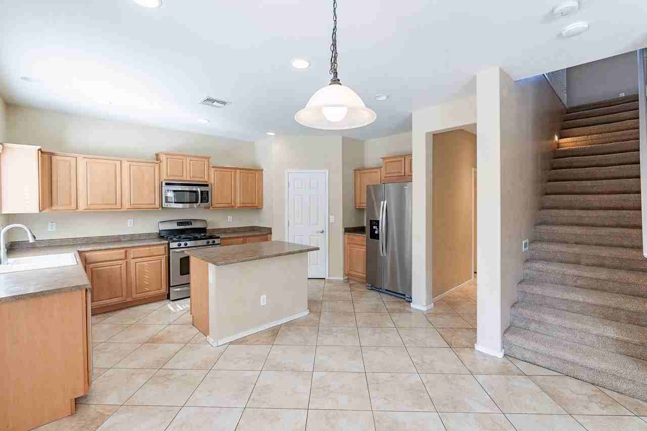 26043 W Potter Dr - Photo 3 of 40