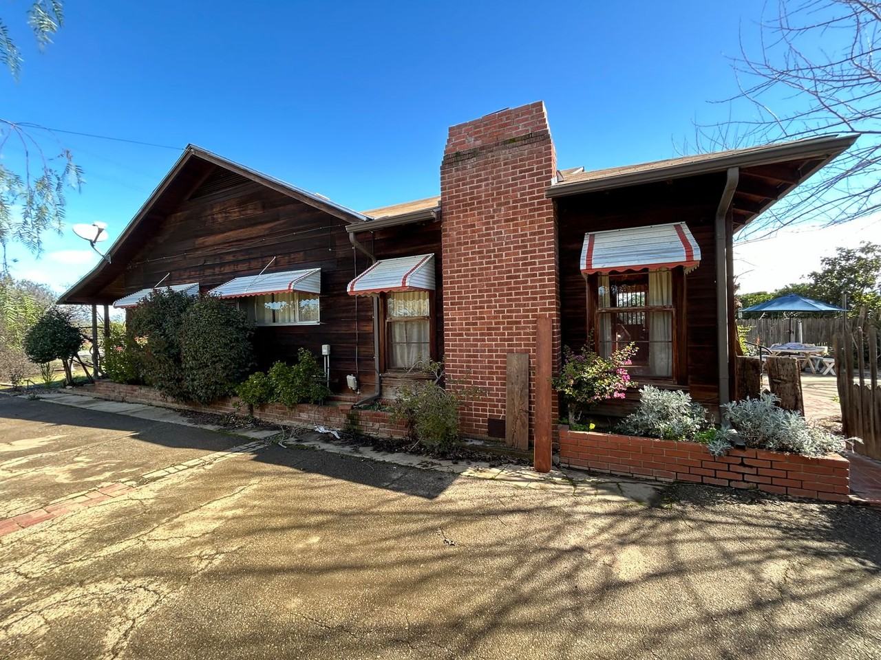 23611 Avenue 216 - Photo 2 of 12