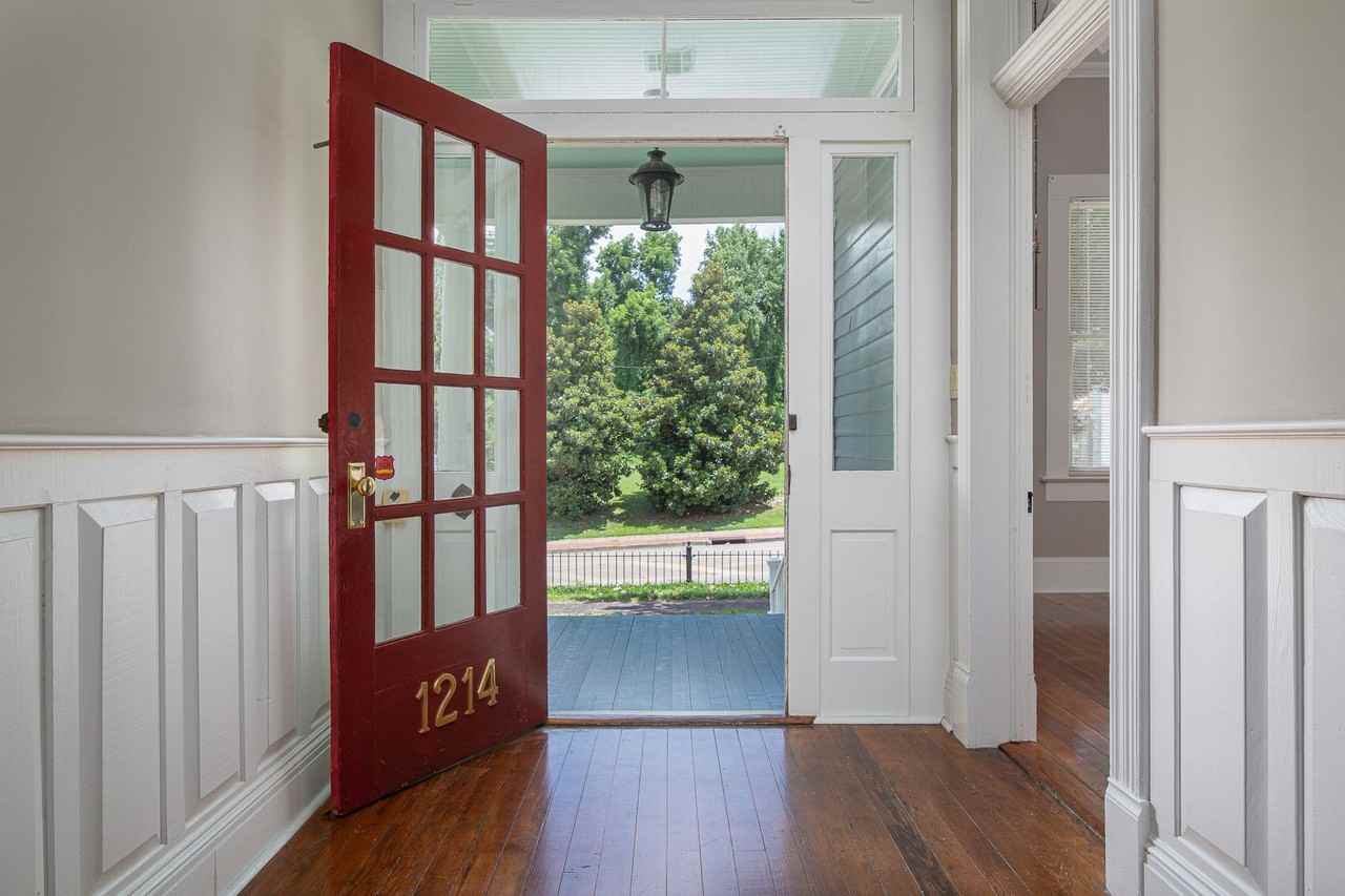 1214 Jackson St - Photo 5 of 17