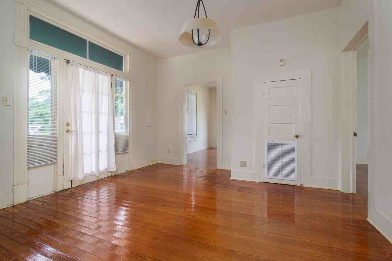 1211 Holly St - Photo 3 of 9