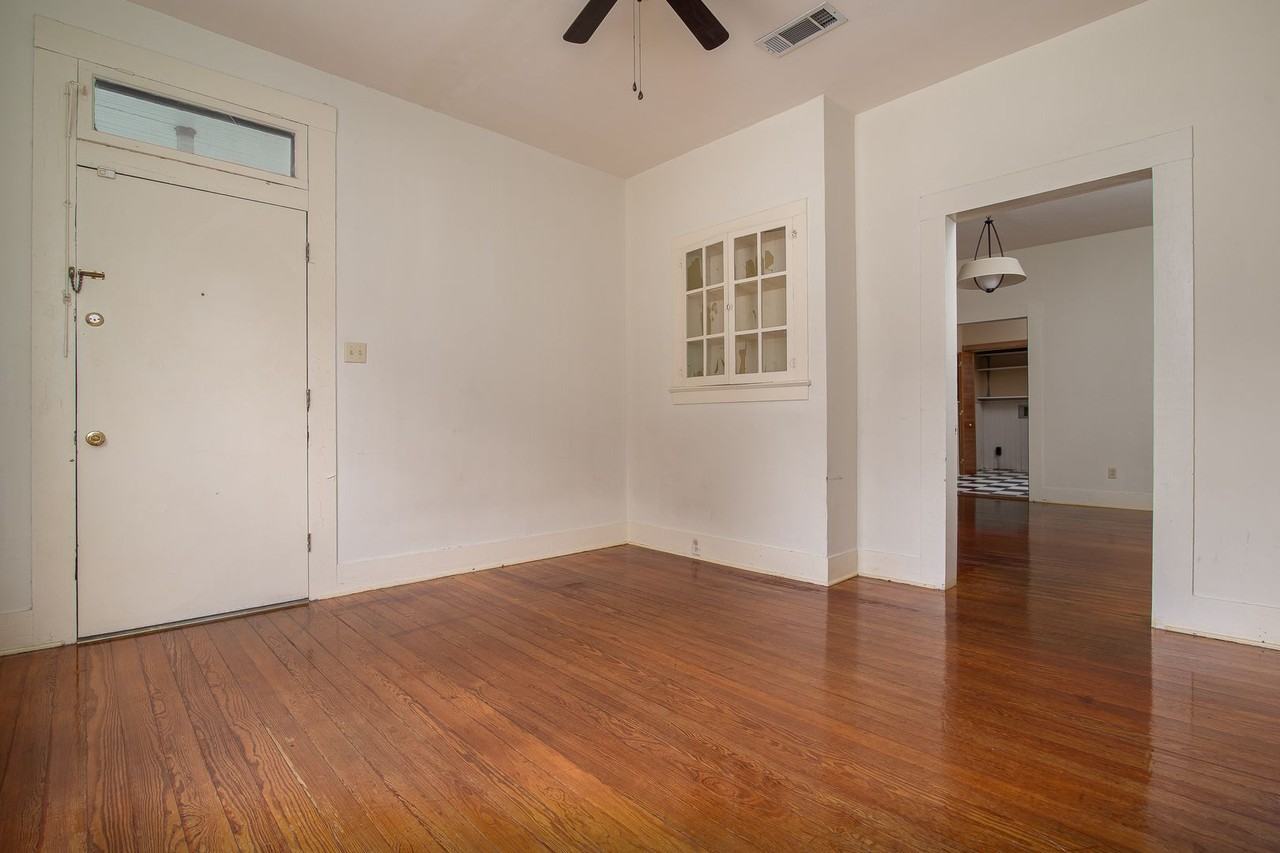 1211 Holly St - Photo 4 of 9