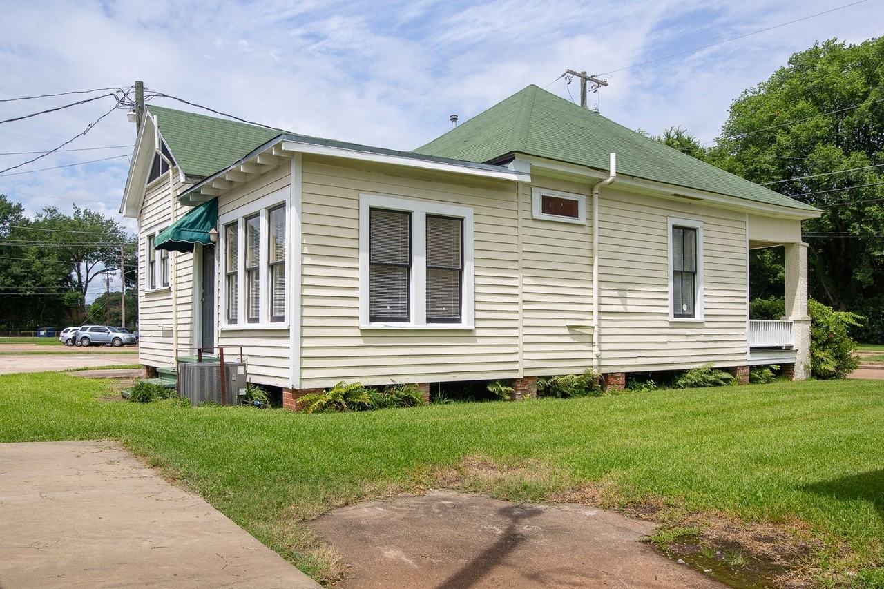1211 Holly St - Photo 7 of 9