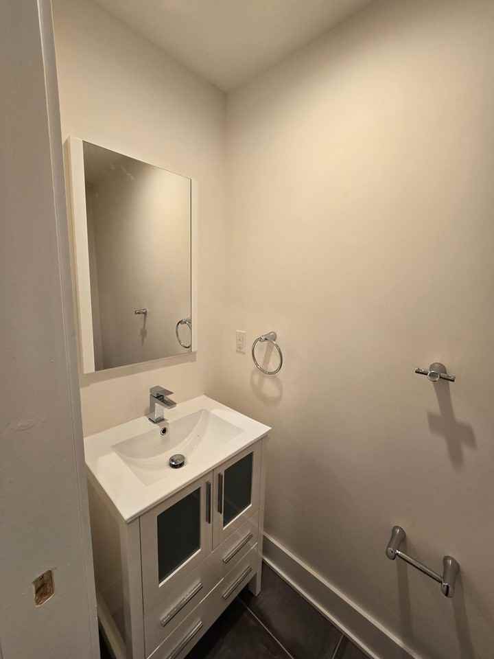 1521 N Franklin St - Photo 3 of 24