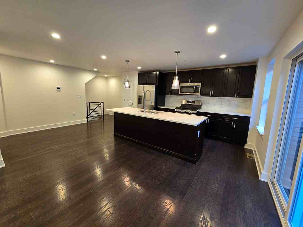 1521 N Franklin St - Photo 6 of 24