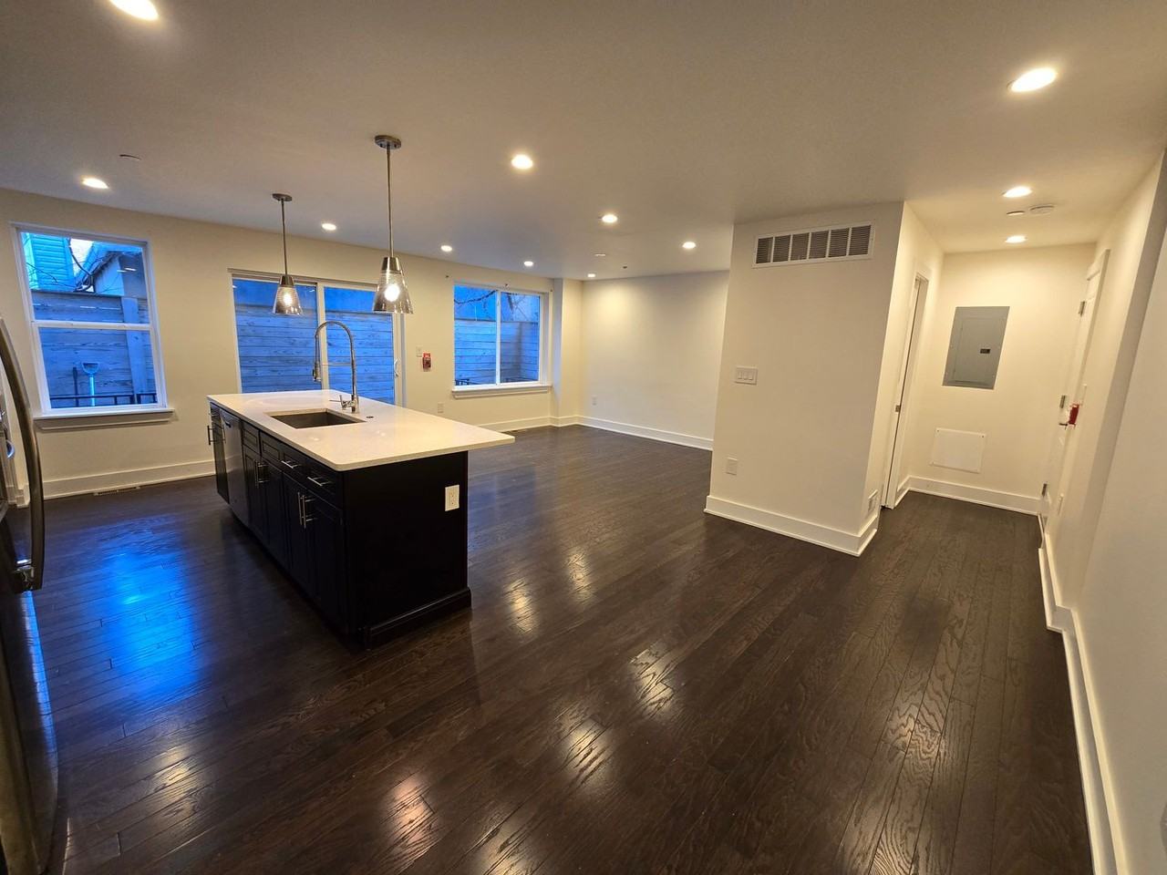 1521 N Franklin St - Photo 7 of 24