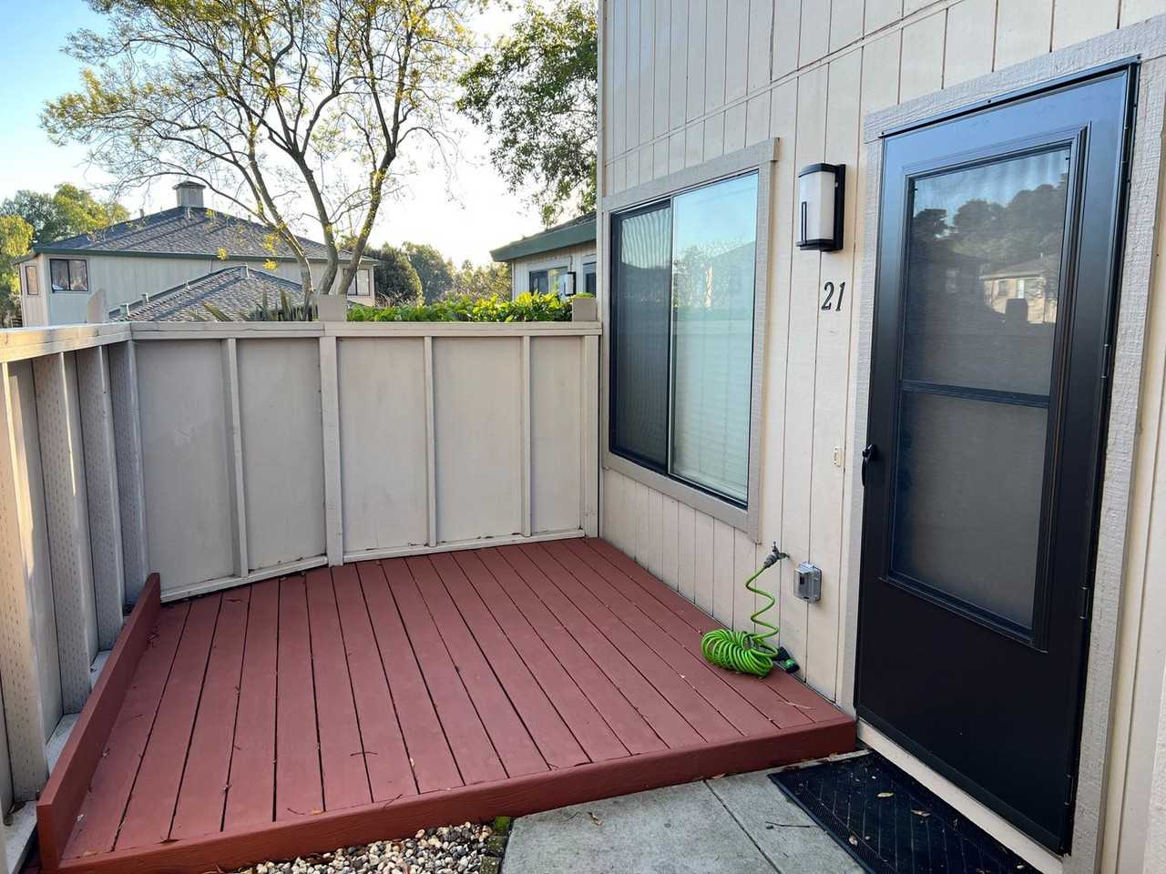 21 Wharf Cir - Photo 2 of 13