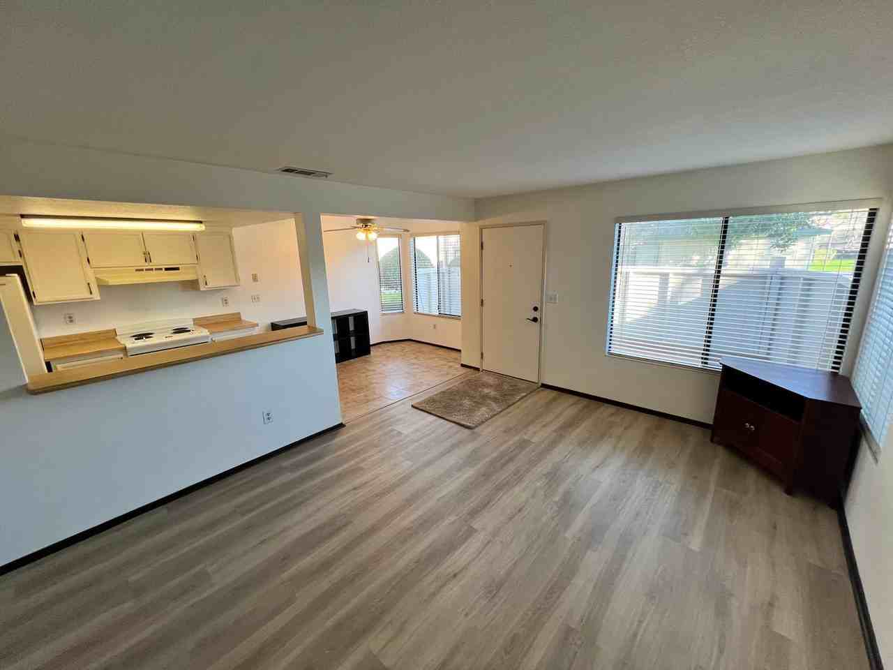 21 Wharf Cir - Photo 3 of 13