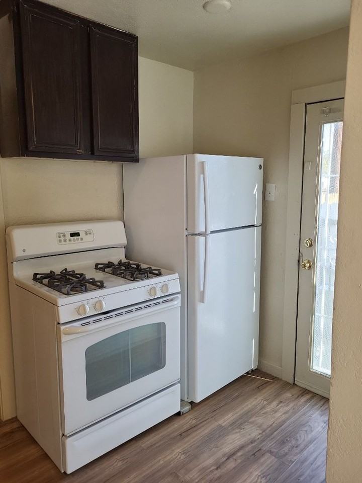 747 Willow St - Photo 3 of 9