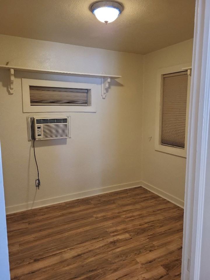 747 Willow St - Photo 4 of 9