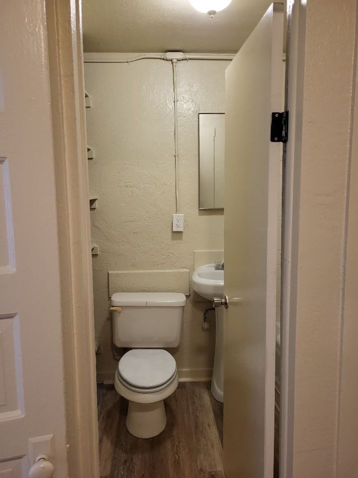 747 Willow St - Photo 6 of 9