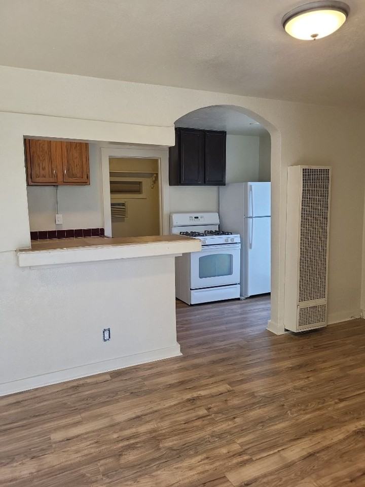 747 Willow St - Photo 7 of 9