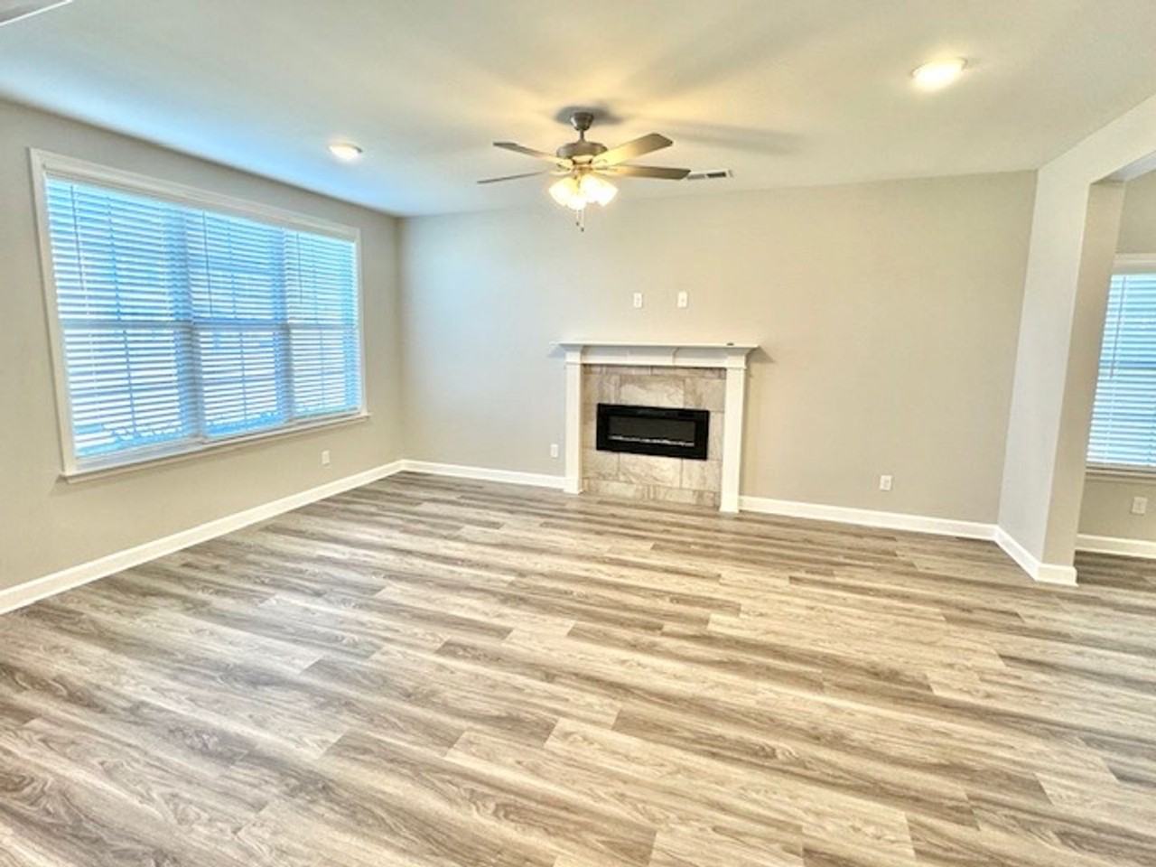 245 Azalea Dr - Photo 3 of 11