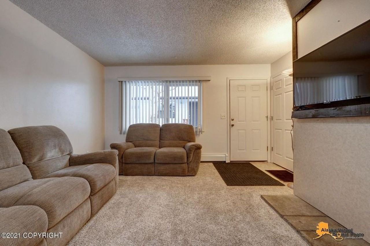 3719 Williams St #B - Photo 3 of 23