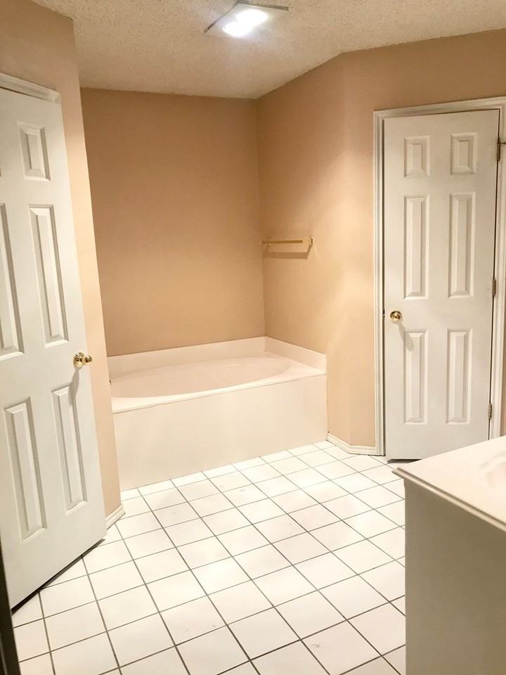 2716 88th St - Photo 3 of 22