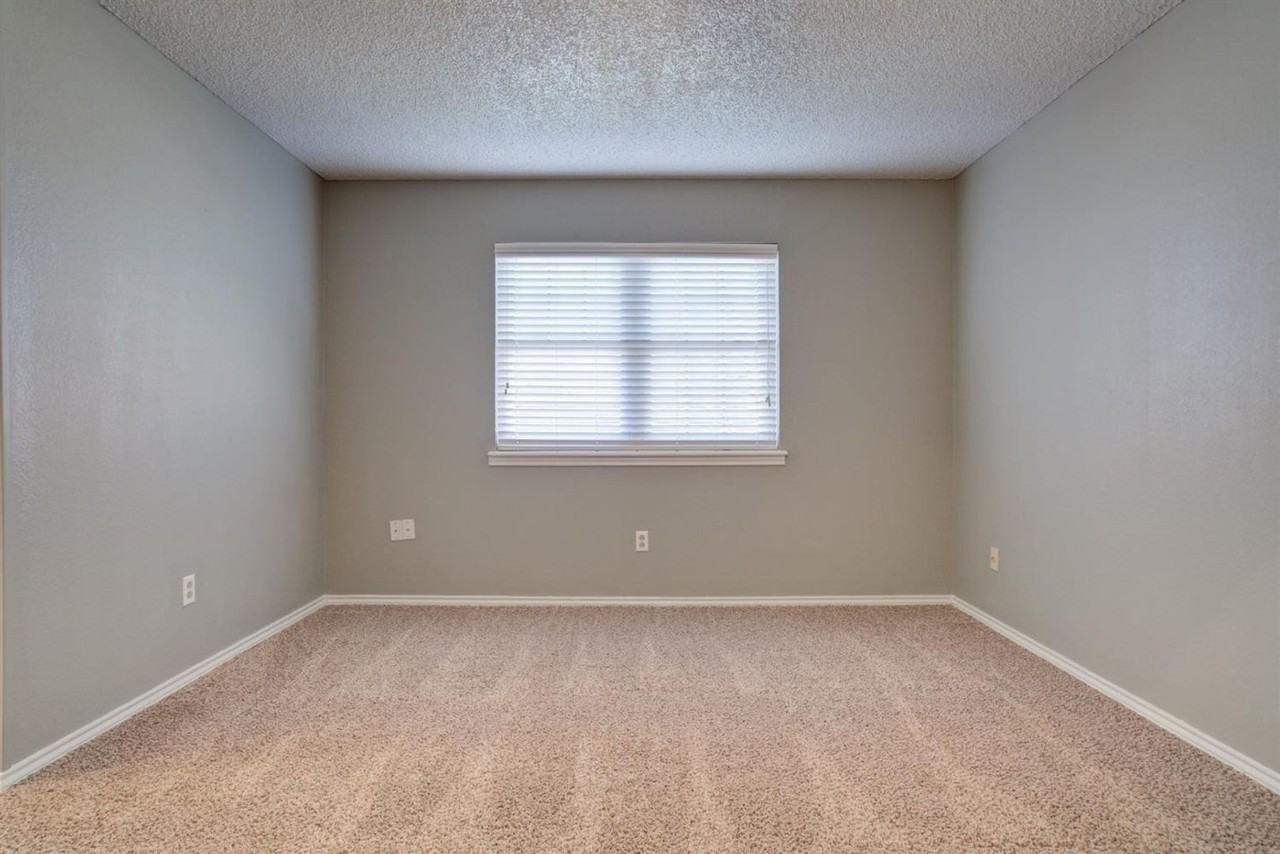 9608 Beaufort Ave - Photo 7 of 14