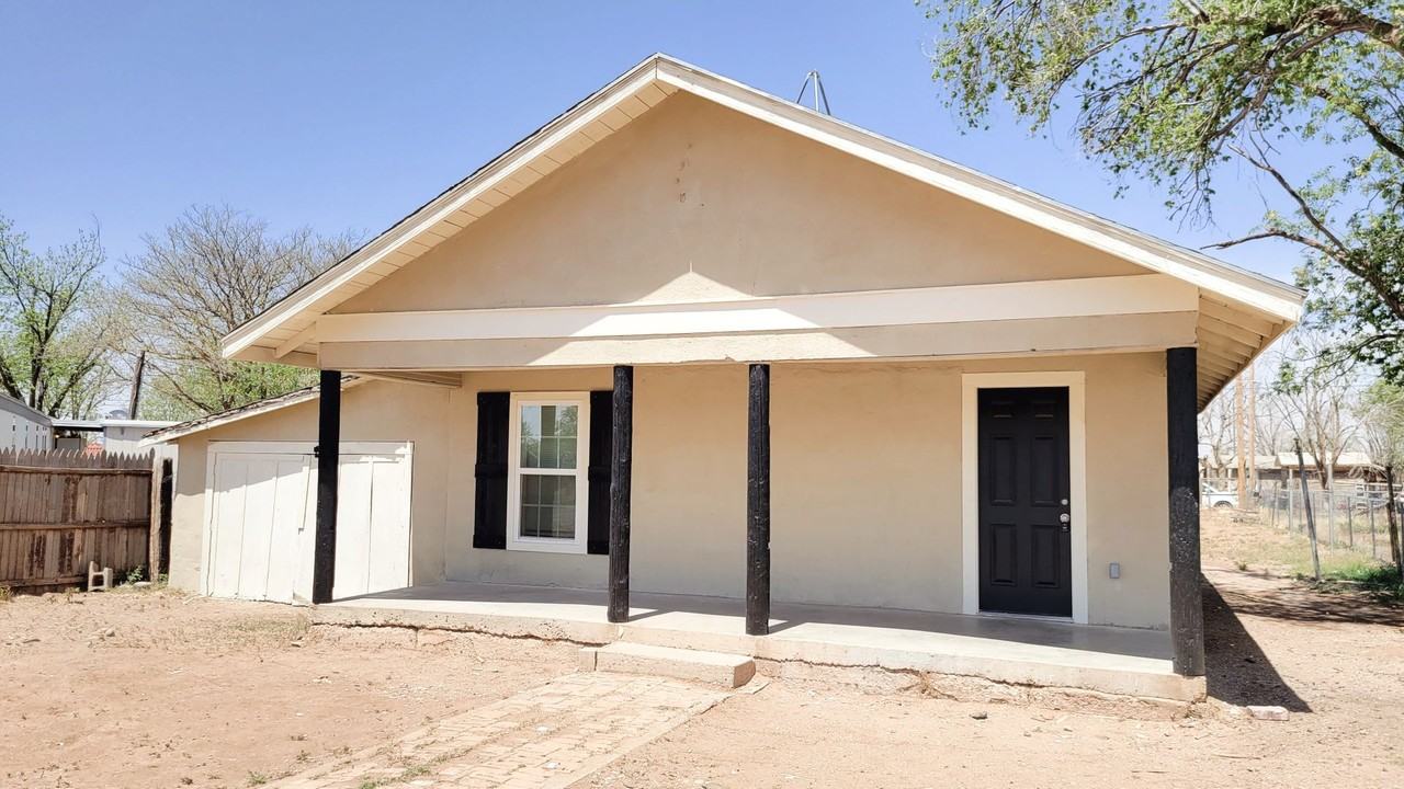 240 E Dickens St #85M - Photo 2 of 39