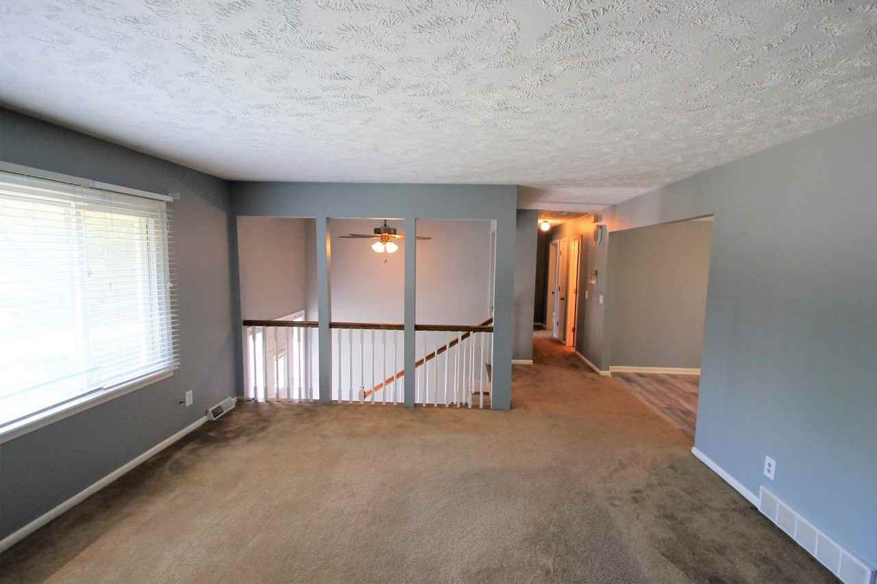 2105 S 162nd Cir - Photo 2 of 22