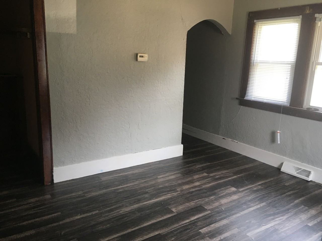 313 Dearborn Ave - Photo 2 of 5