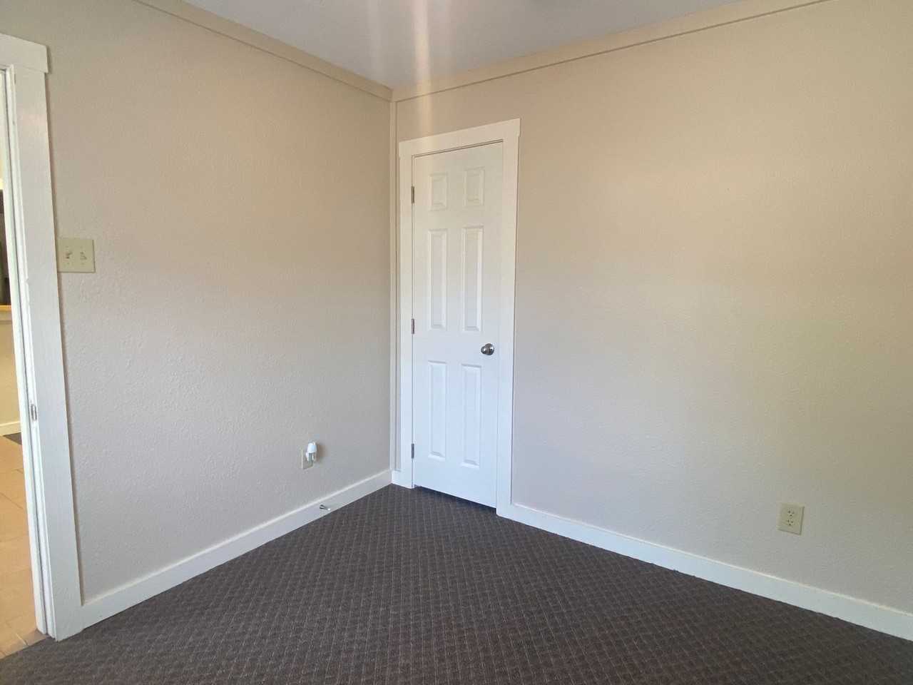 1305 S 21st St - Photo 6 of 13