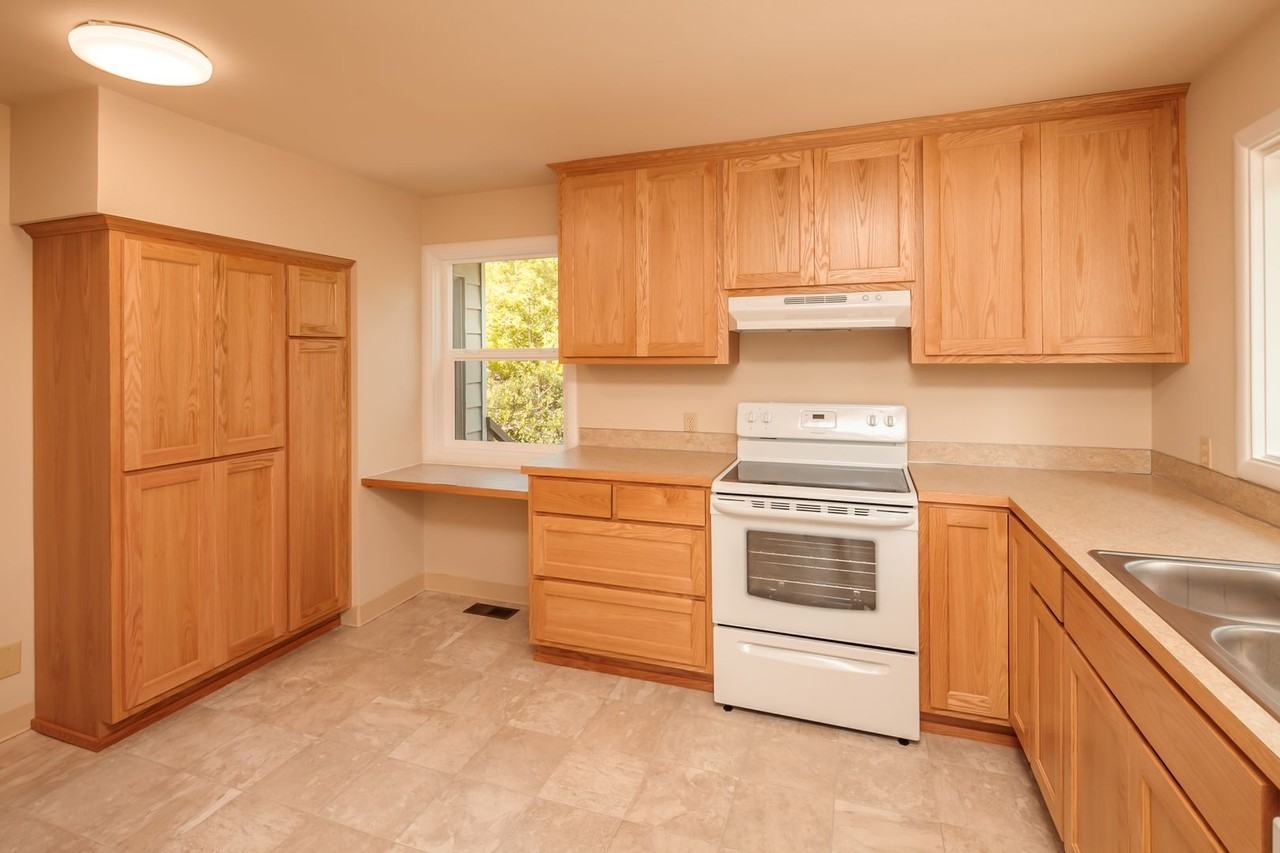 3401 Byron St - Photo 4 of 17