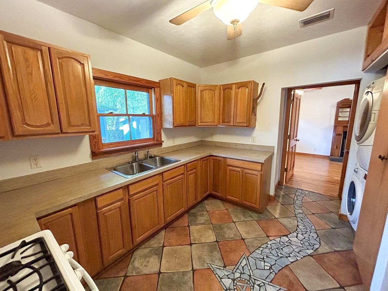 429 Nw 3rd St - Photo 2 of 32