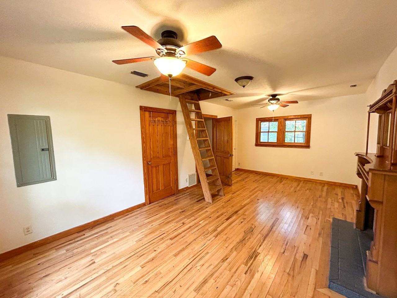 429 Nw 3rd St - Photo 3 of 32