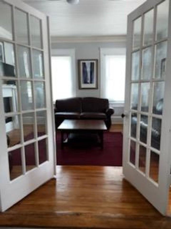619 Queen St - Photo 2 of 11