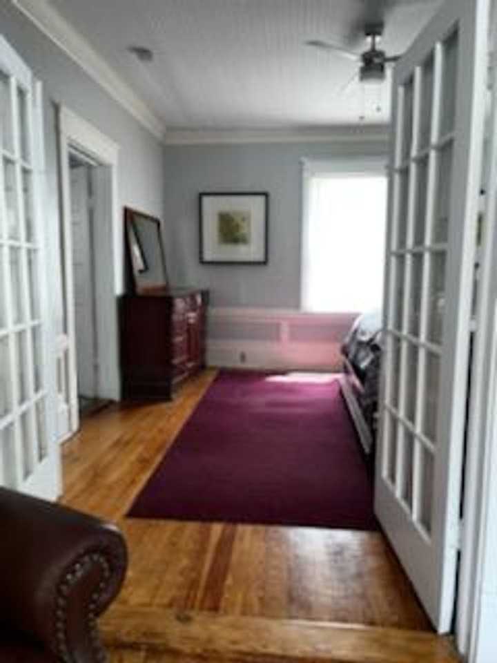 619 Queen St - Photo 4 of 11