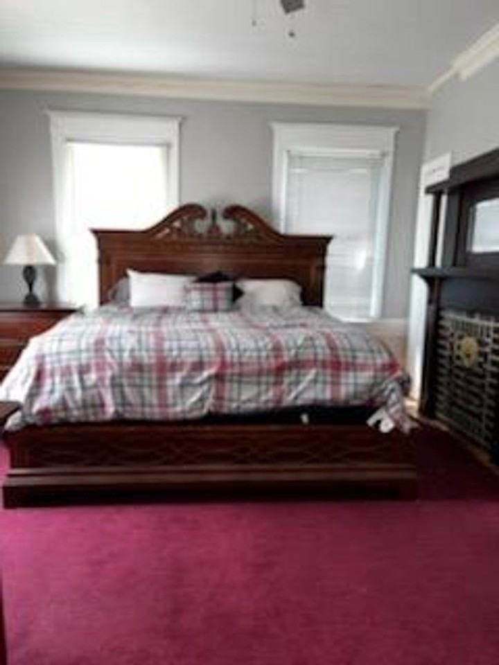 619 Queen St - Photo 5 of 11