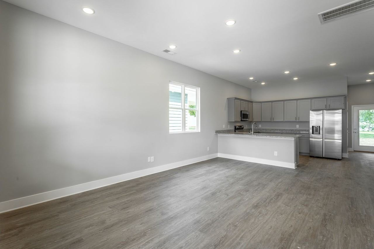5365 Lynnland Ter - Photo 2 of 37