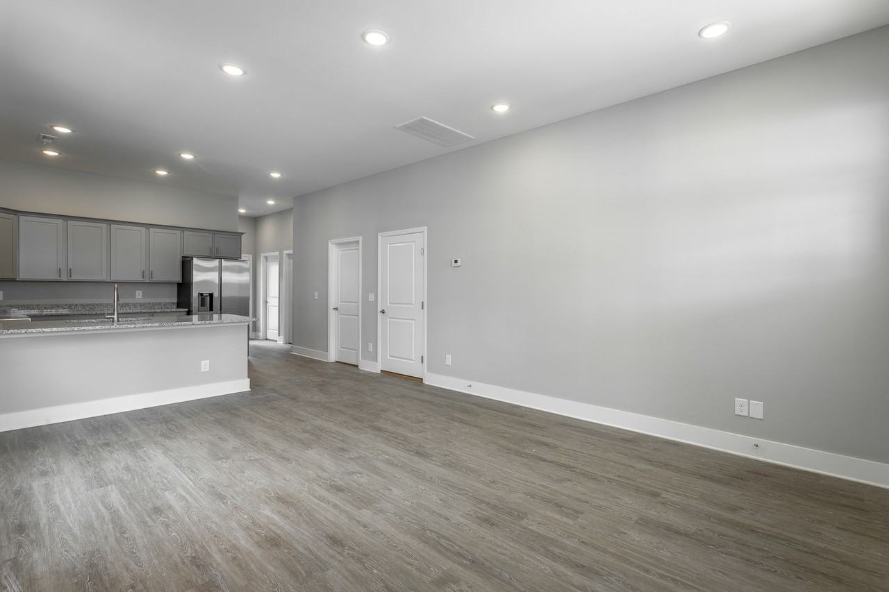 5365 Lynnland Ter - Photo 3 of 37