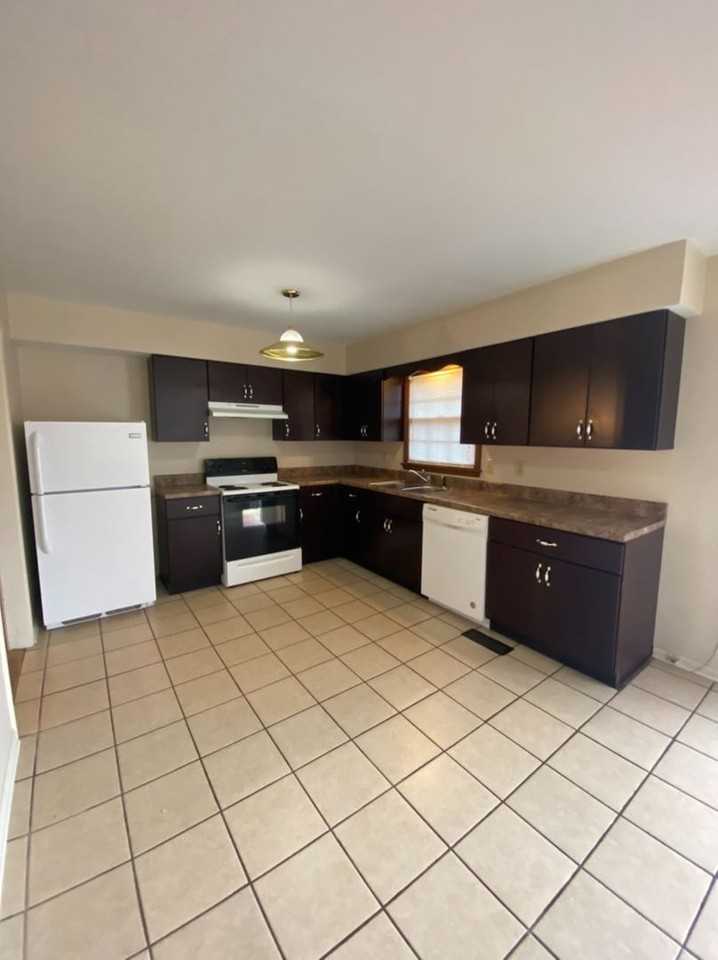 4124 Southbury Ln - Photo 3 of 13