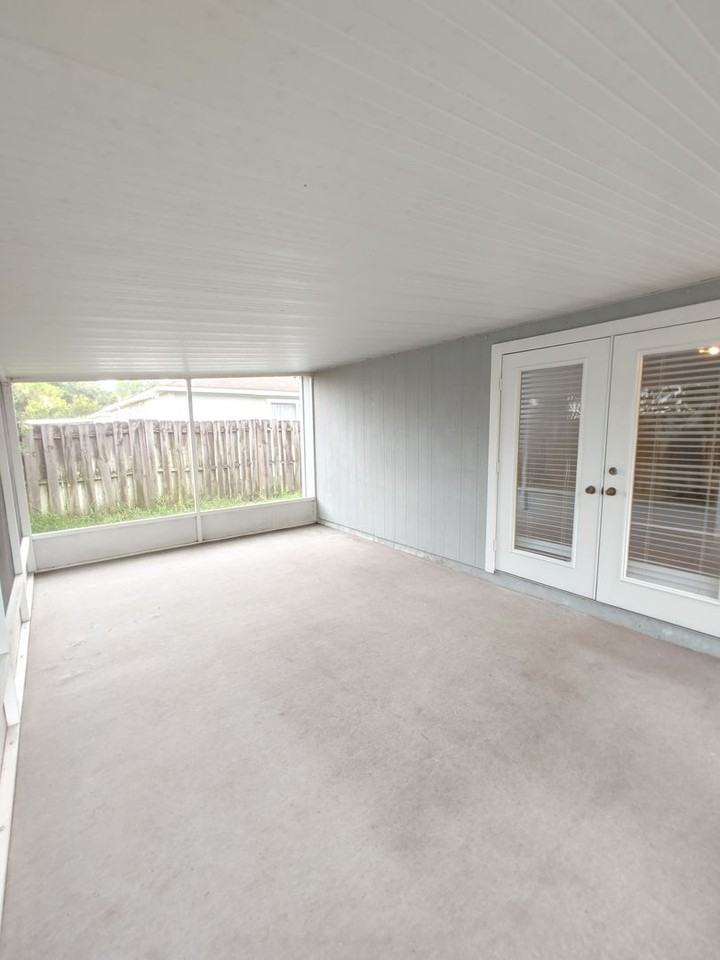 3650 Nw 25th Ter - Photo 5 of 25