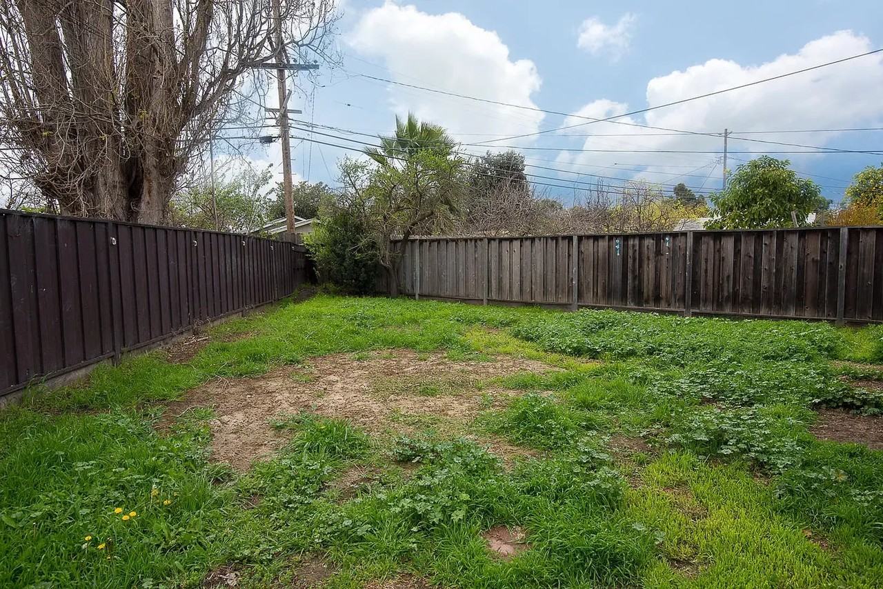 696 Lakehaven Dr - Photo 2 of 26