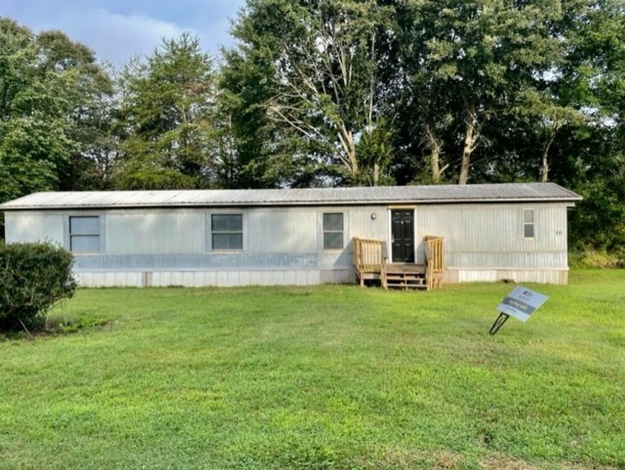 111 Lynnhaven Dr - Photo 2 of 18