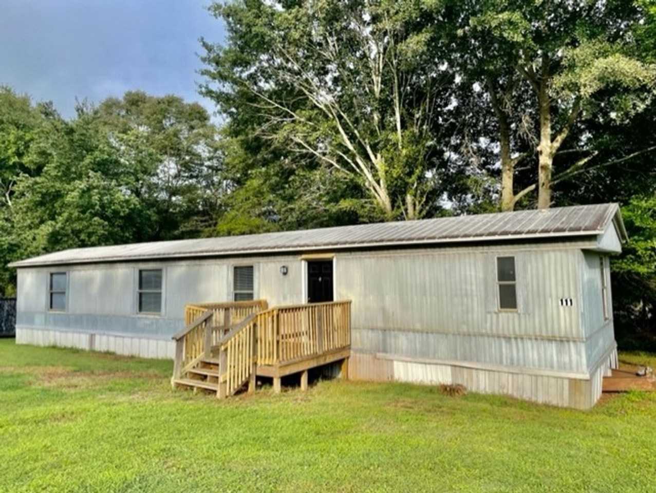 111 Lynnhaven Dr - Photo 3 of 18