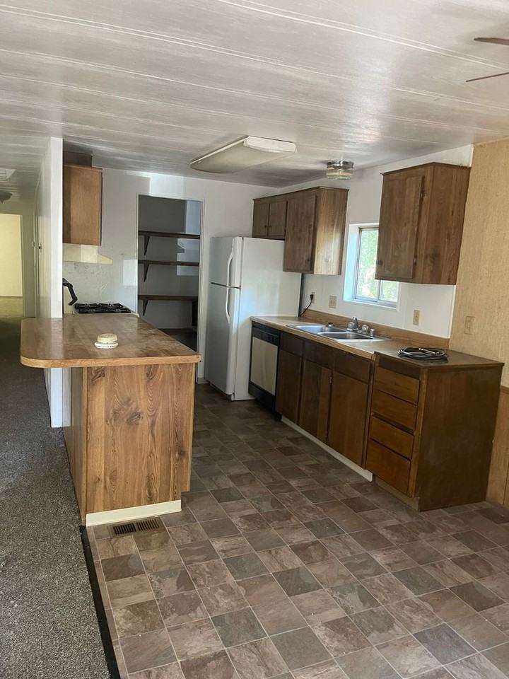 14898 Del Oro Dr - Photo 4 of 33