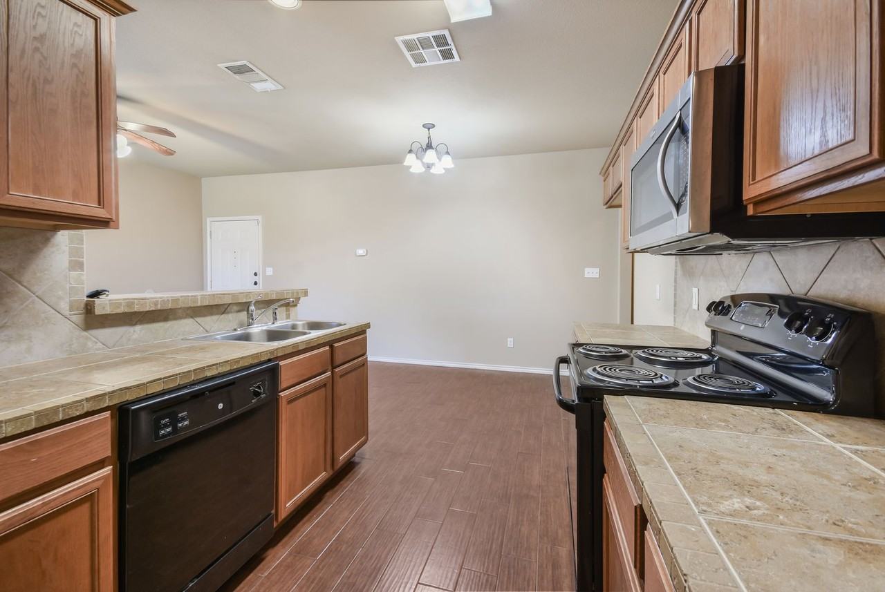 1508B Muirfield Bend Dr - Photo 5 of 22