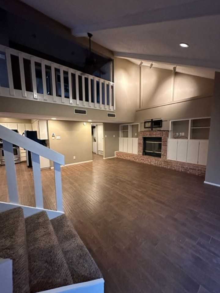 23 Harbour Town St - Photo 3 of 21
