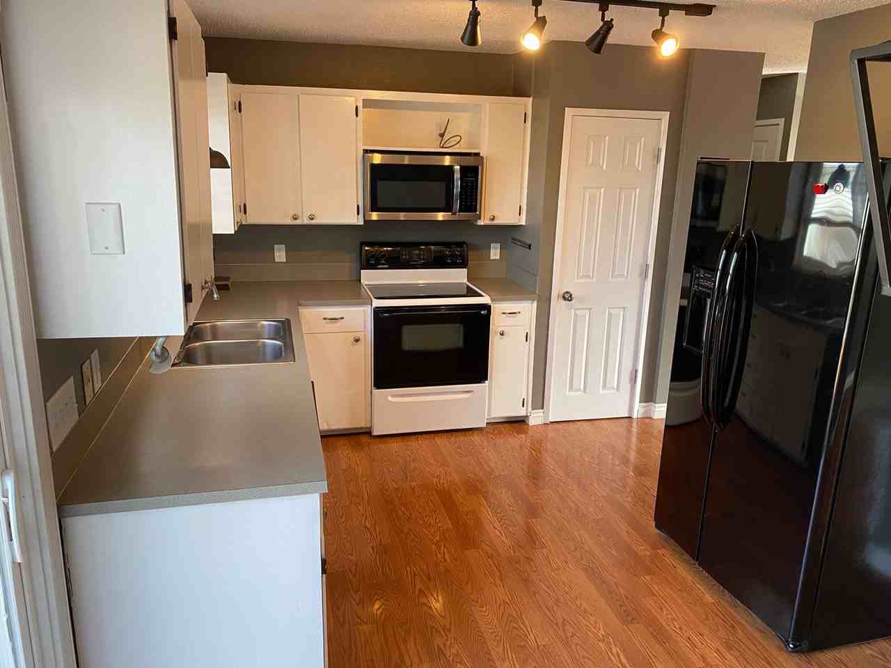 2542 Stafford Dr - Photo 3 of 16