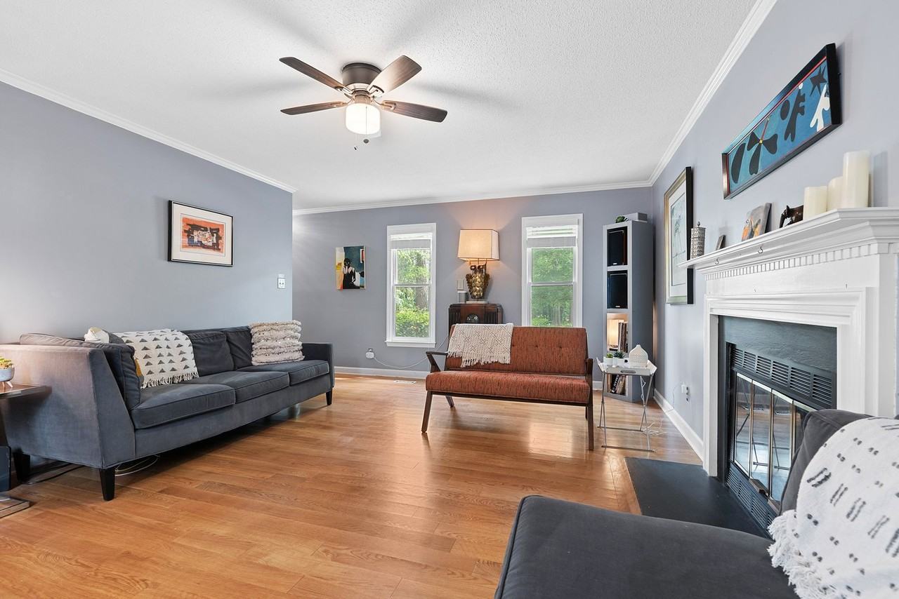 54 Newton Dr - Photo 3 of 21