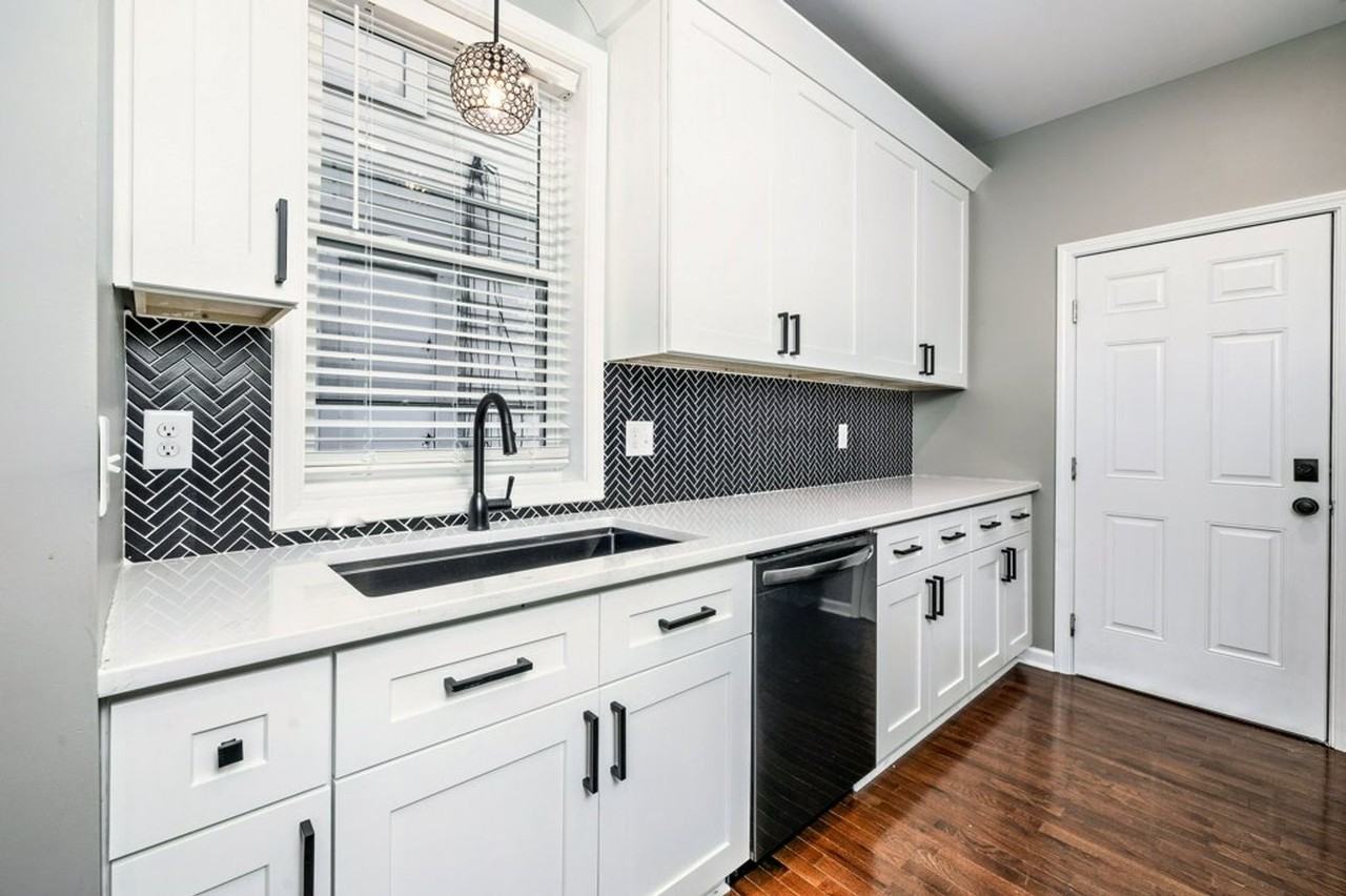 422 E 15th Ave - Photo 7 of 36