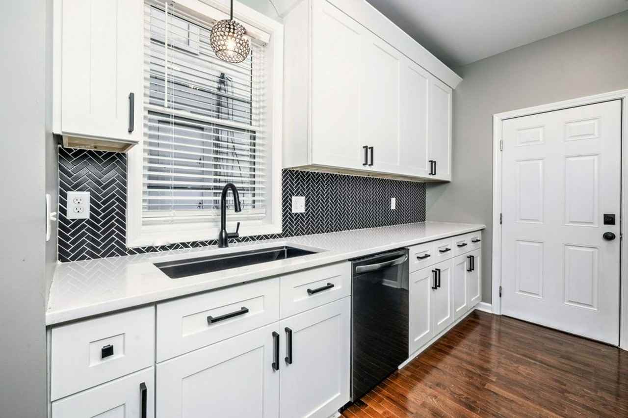 422 E 15th Ave - Photo 7 of 36