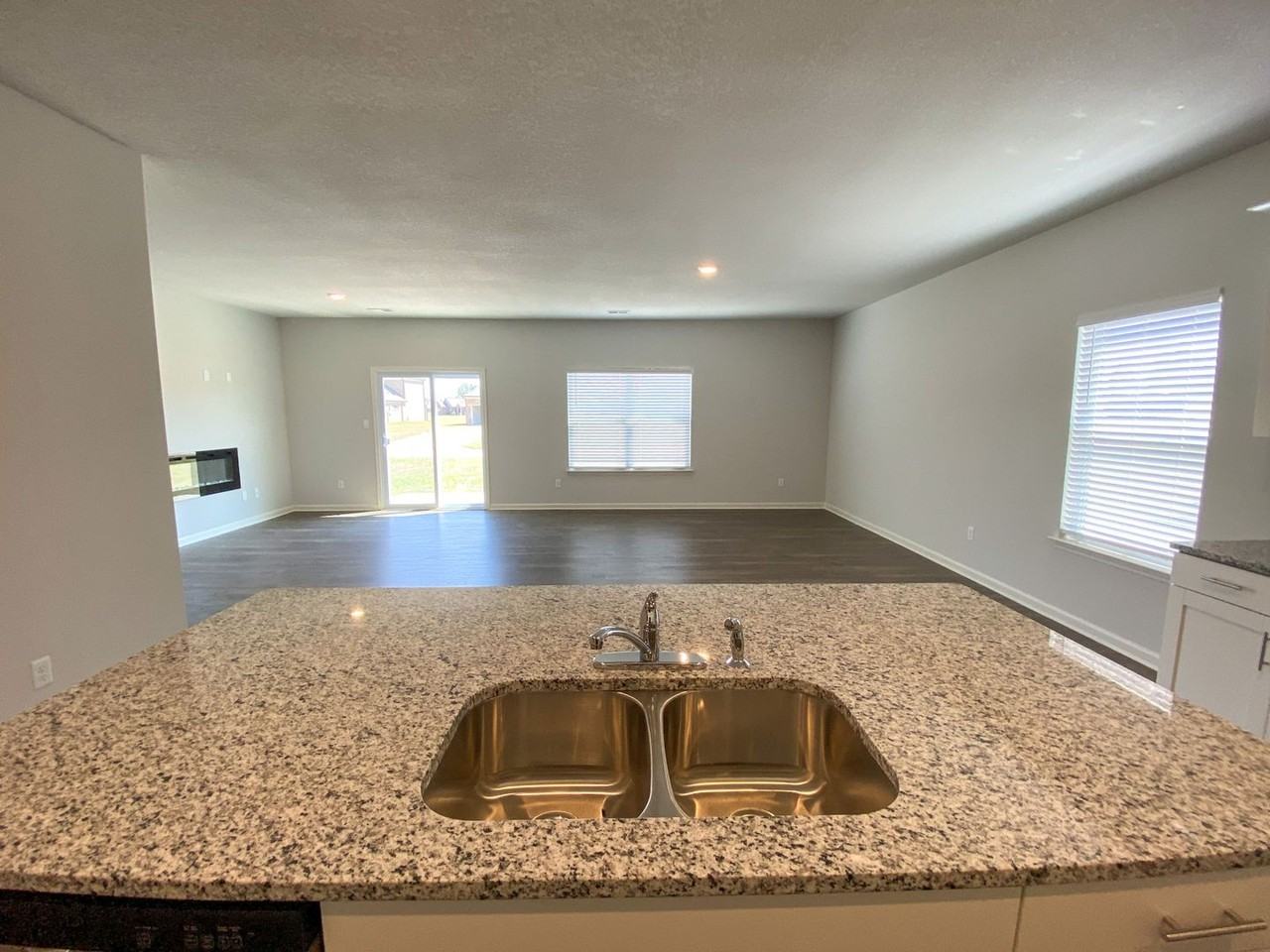 185 Daisy Dr - Photo 6 of 23