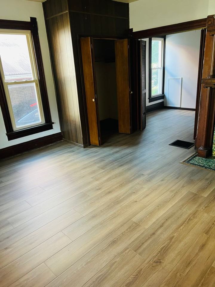 120 S Mecer St #101 - Photo 2 of 5
