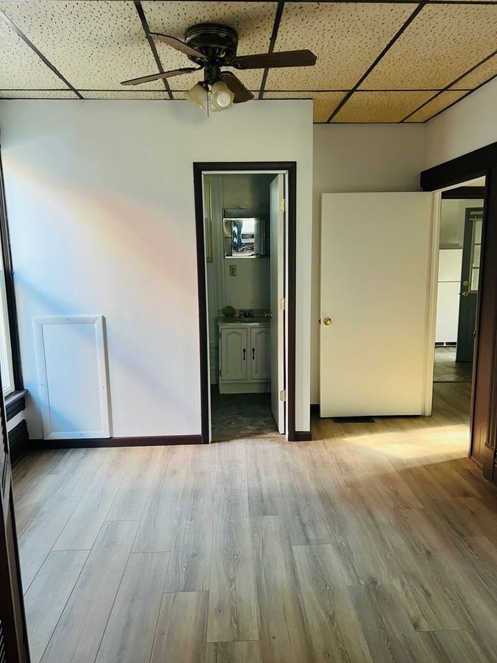 120 S Mecer St #101 - Photo 3 of 5